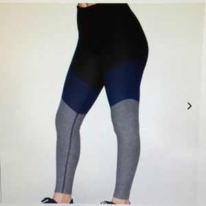 SALE! Outdoor Voices 7/8 Tri-tone leggings